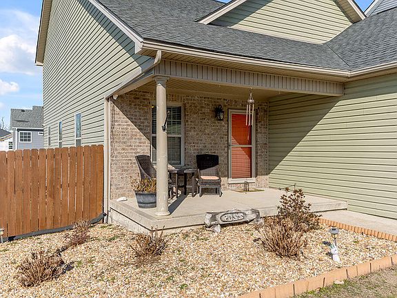 4th image of 585 Estrella Dr