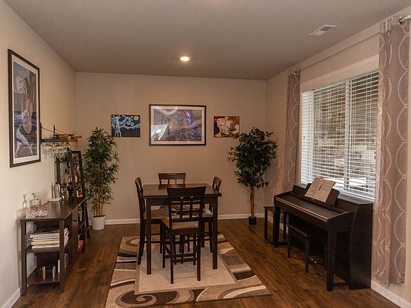 4th image of 10327 Driftwood Ave