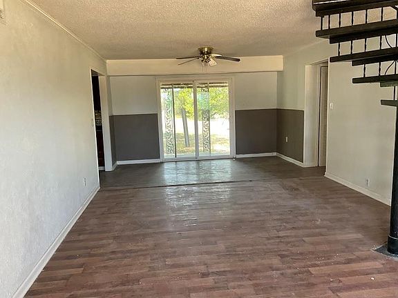 3rd image of 4127 Knoll Dr
