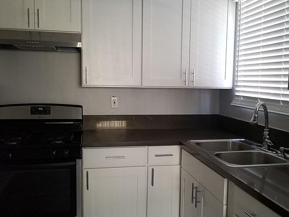 3rd image of 1661 N Bronson Ave