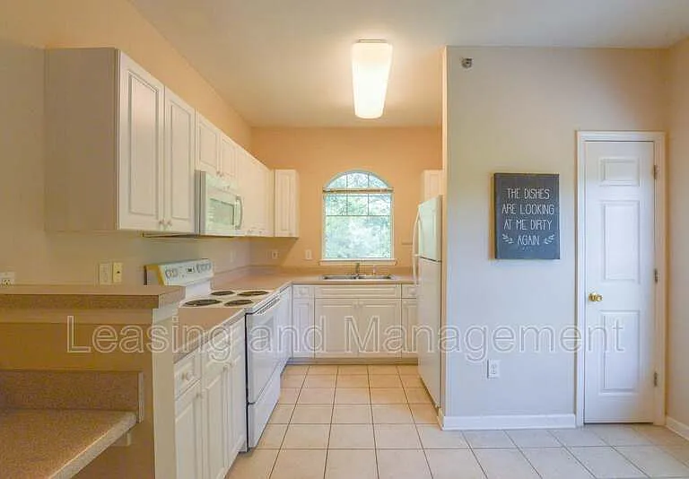 1035 Telfair Way — Photo 5