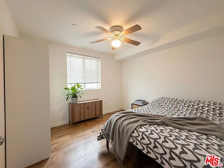 1254 W 37th Dr #1256-1/2 — Photo 2
