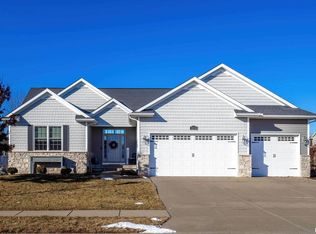 5856 Emily Rd, Bettendorf, IA 52722
