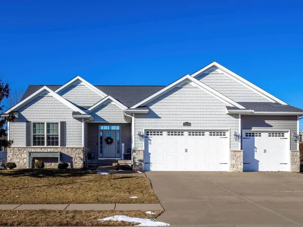 5856 Emily Rd, Bettendorf, IA 52722