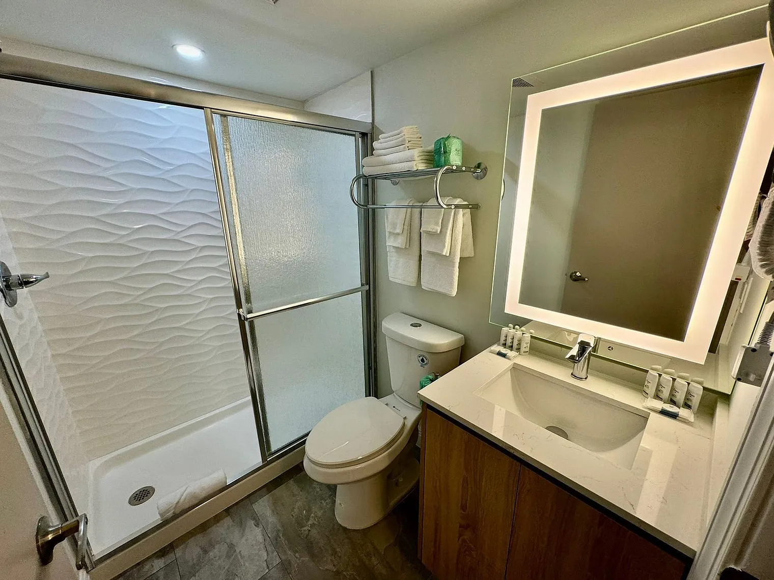 1 bed, 1.0 bath, $4,020 — Photo 3