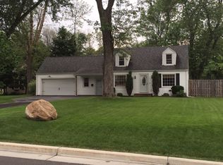 7 Cadman Dr, Williamsville, NY 14221