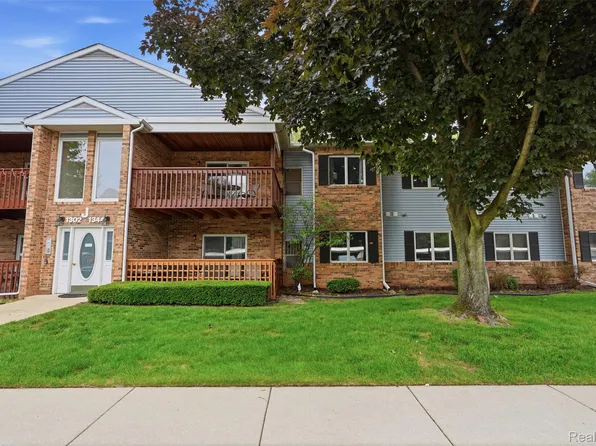 1326 Shoemaker Dr #52, Westland, MI 48185