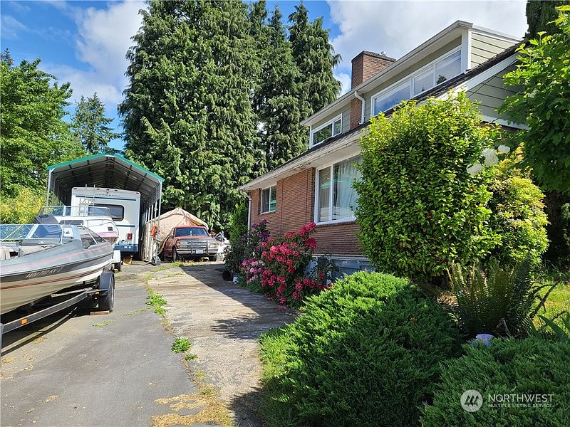 4th image of 522 NE 127th Street