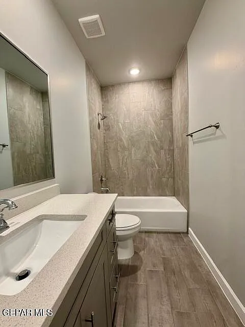 3 bed, 2.0 bath, 1723 sqft, $2,200 — Photo 4