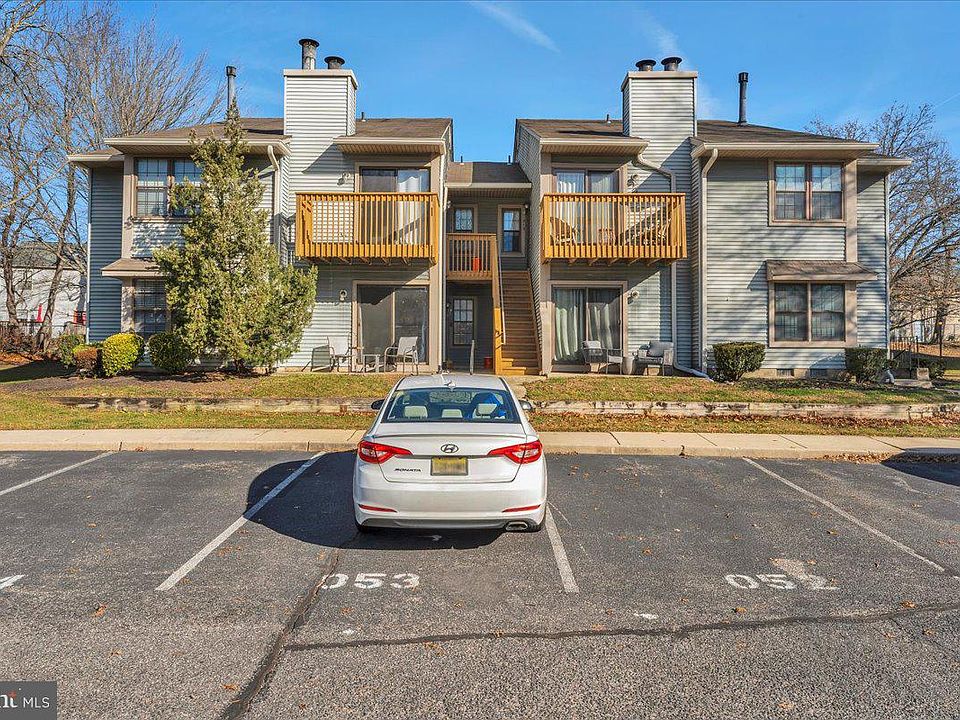 1st image of 213 Barclay Ct