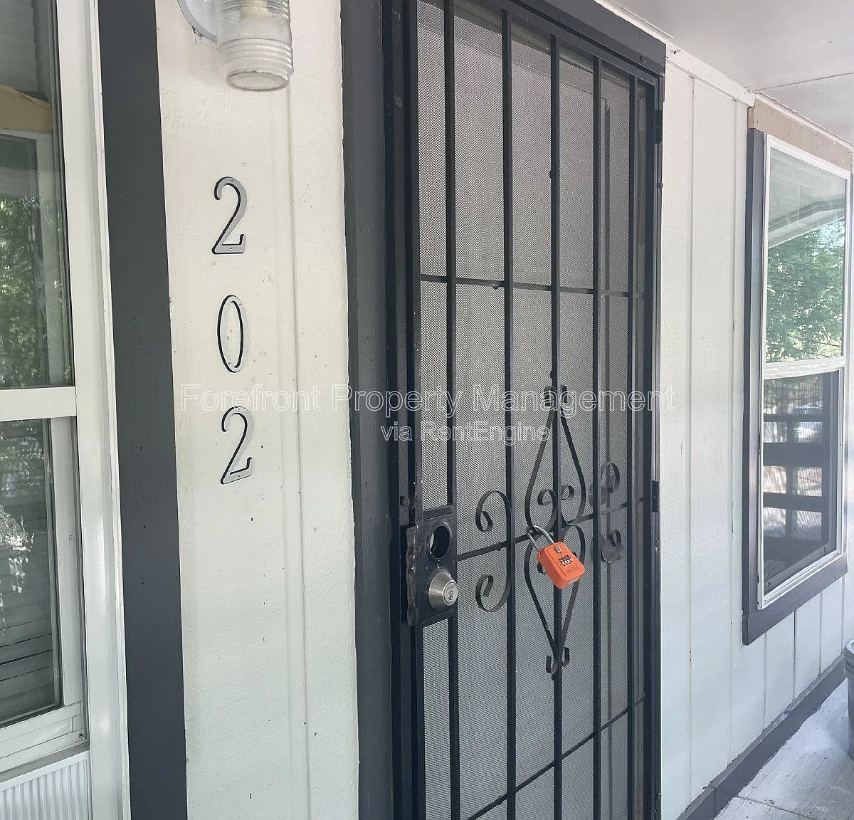 2 bed, 1.0 bath, $875 — Photo 1