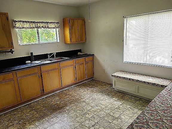 3rd image of 13854 Park Harbor Dr