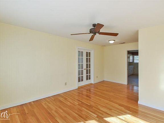5th image of 4162 Russell Ave