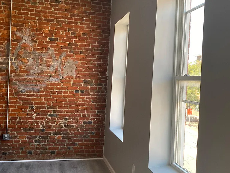 114 N Main St #B — Photo 3