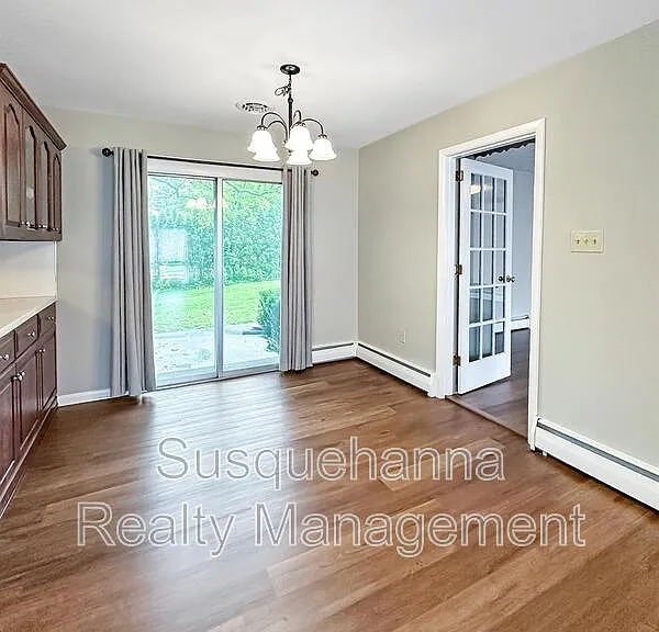 215 Division St — Photo 4