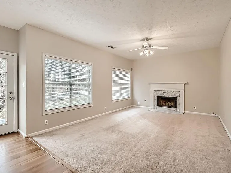 390 Saddle Bridge Dr — Photo 12