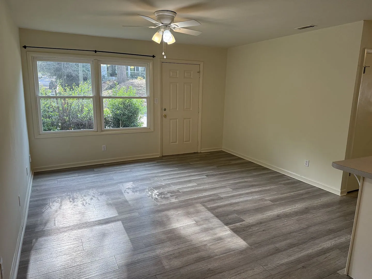 Remodeled 3 Bedroom Home in Boulevard Neighborhood — Photo 3