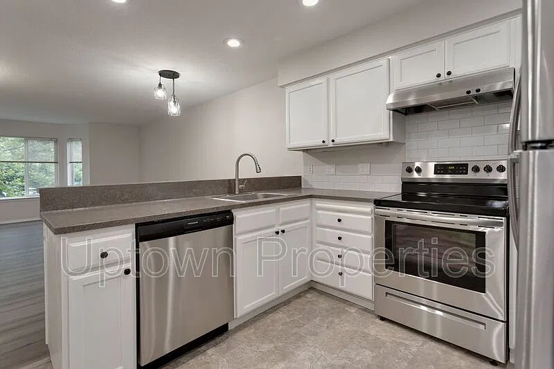 2 bed, 1.5 bath, 990 sqft, $1,895 — Photo 3