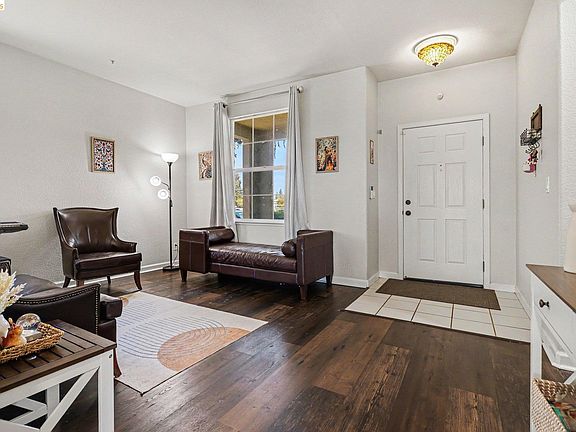 4th image of 52 Rockwell St