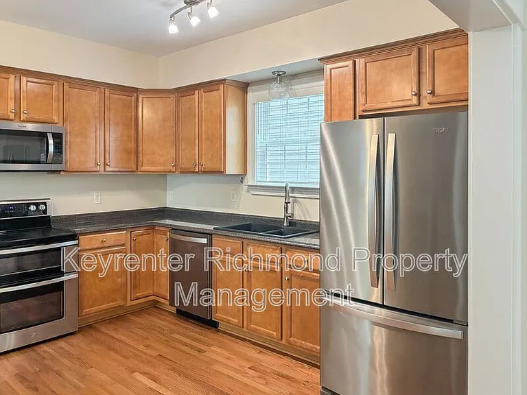 615 S Laurel St — Photo 7