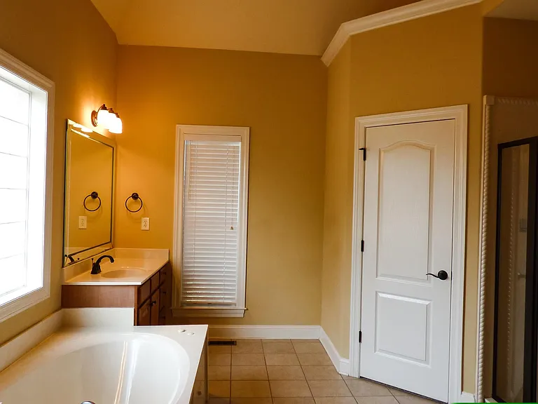 100 Mayfair Ct — Photo 19