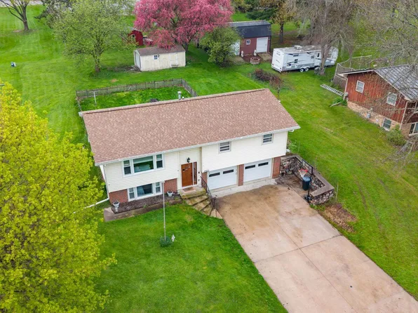 103 Moorland Dr, Markesan, WI 53946