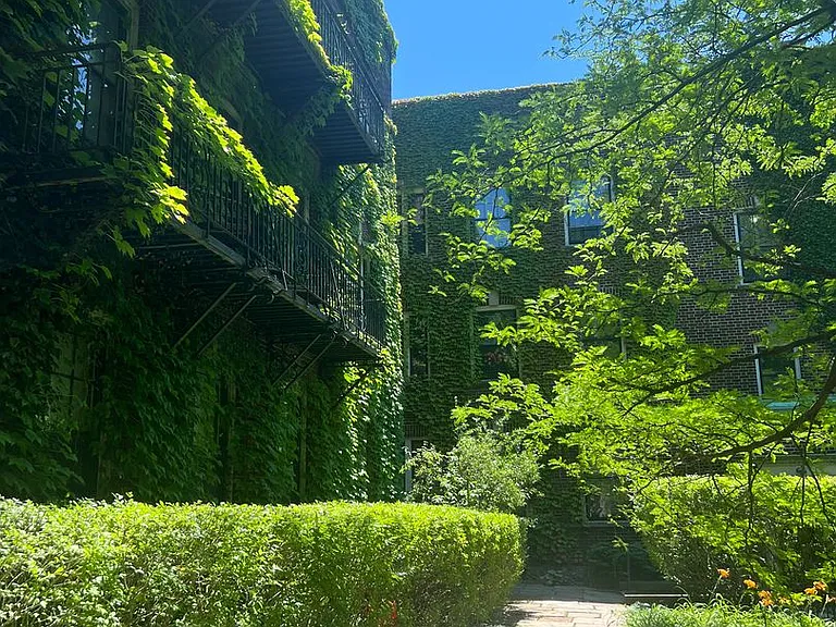 The EB Green Residence — Photo 61