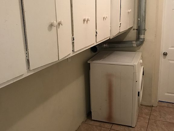 5th image of 554 NW 40th Ct
