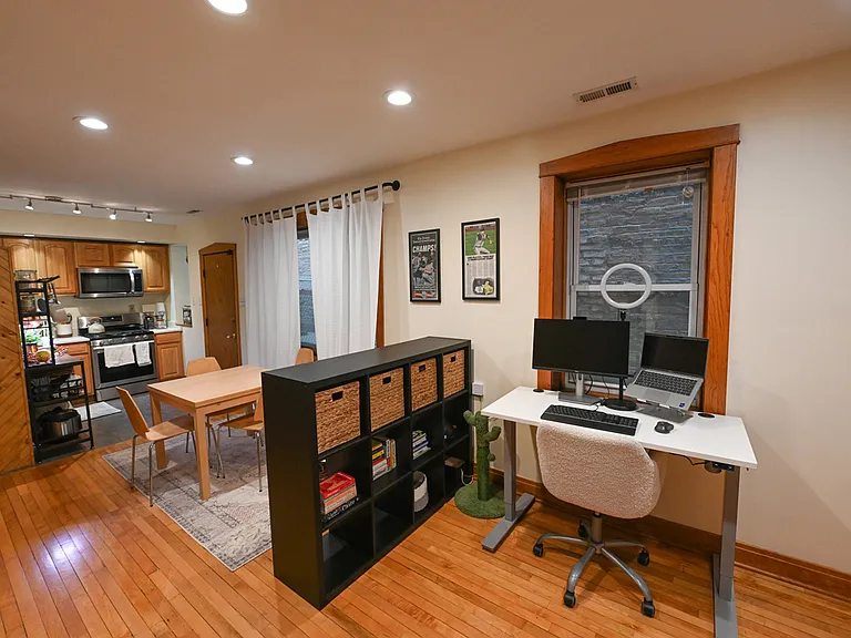 1110 N Oakley Blvd #G — Photo 3