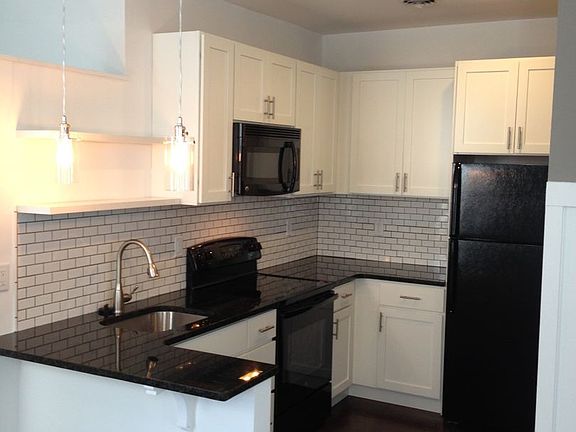 3rd image of 200 Bridge St #4