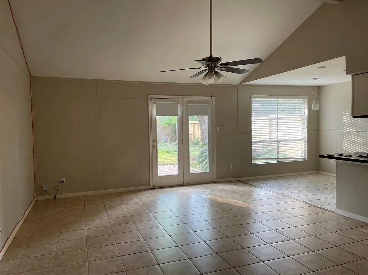 3 bed, 2.0 bath, 1635 sqft, $1,995 — Photo 2