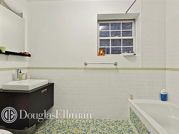3rd image of 202-204 W 140th St #3E