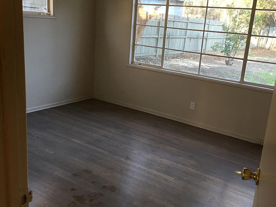 2nd image of 9218 Balcom Ave