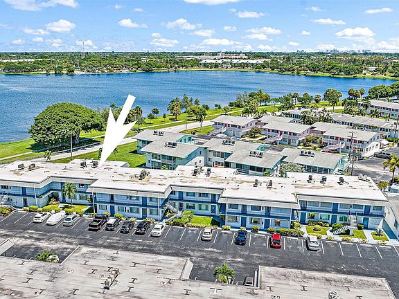 2nd image of 2400 Lake Osborne Drive #204