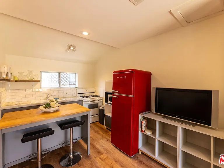 12835 Delano St #A — Photo 5