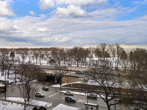 3rd image of 3950 N Lake Shore Dr APT 724