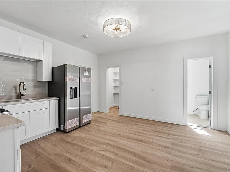 7128 Avenue K — Photo 9