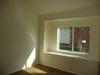 2nd image of 225 Tanglewood Pl