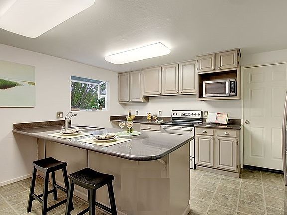 5th image of 12247 SE 55th Pl #12247