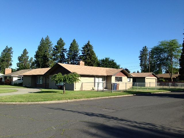 2nd image of 832 Rabbit Town Rd