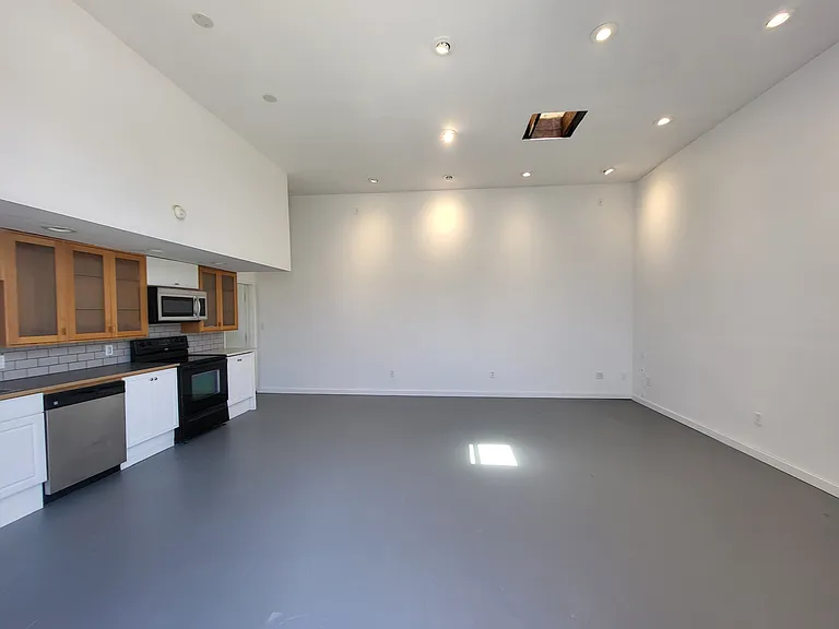 2635 Logan Ave #2635 — Photo 16