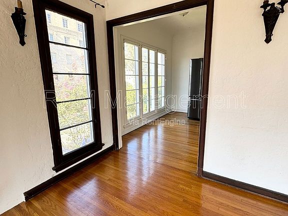 3rd image of 101 S Sycamore Ave APT 7