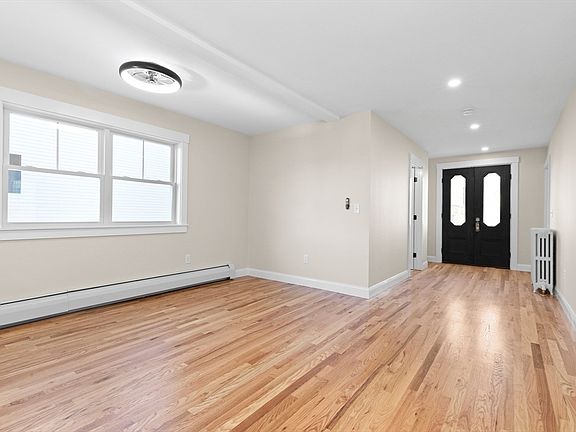 5th image of 20 Beacon St