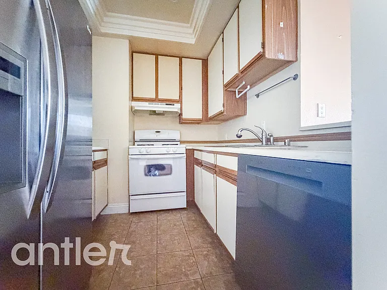 534 S Saint Andrews Pl #J416 — Photo 12