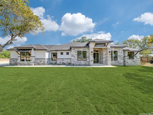 108 Pioneer Trail, Adkins, TX 78101