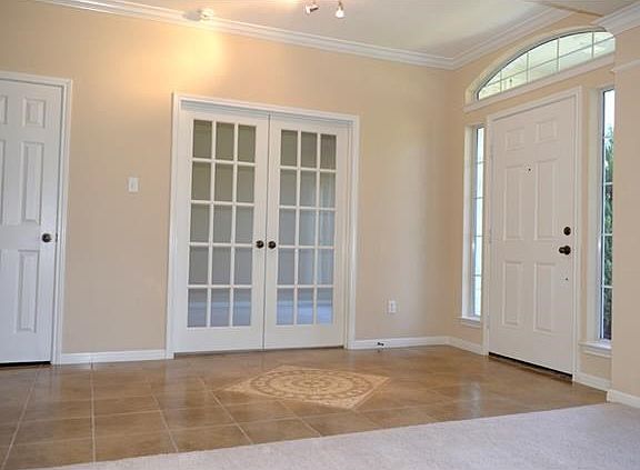 3rd image of 1503 Weatherford Dr