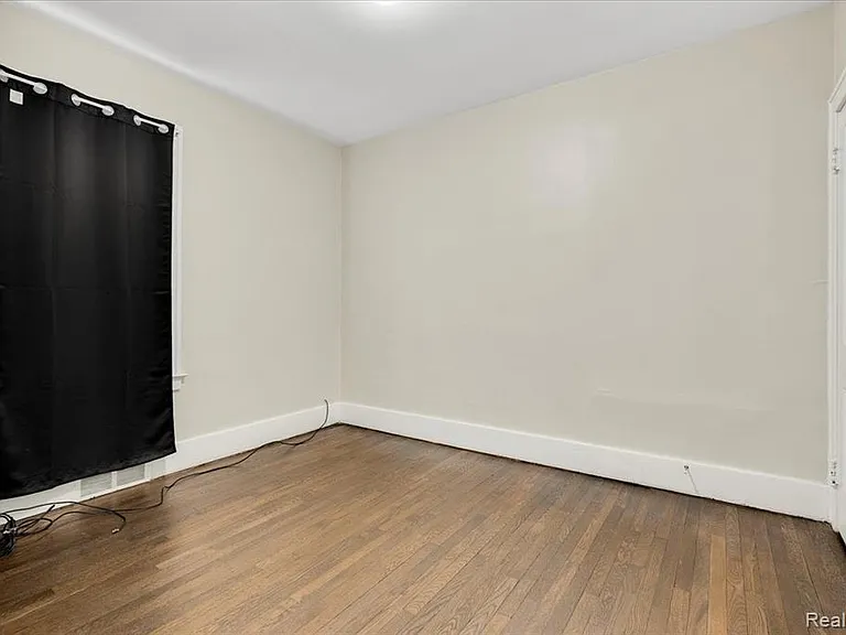 1413 Wayburn St — Photo 8