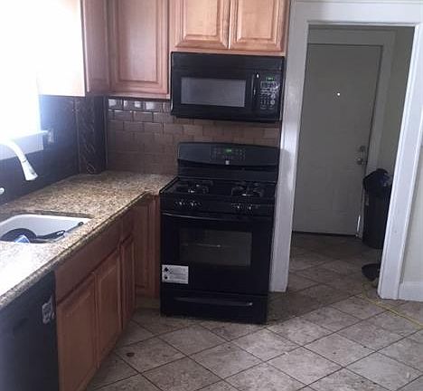 4th image of 203 Columbia Ave