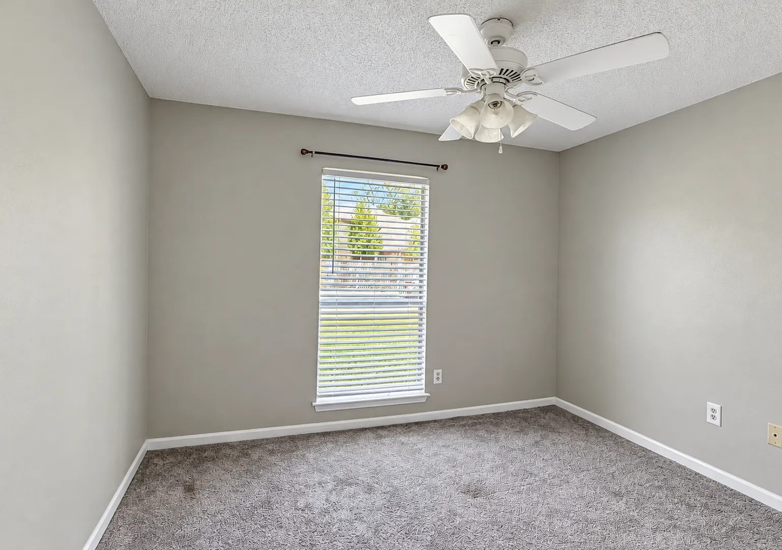 Welcome home to this charming 2-bedroom, 2-bath downstairs unit in the heart of Baton Rougejust m... — Photo 4