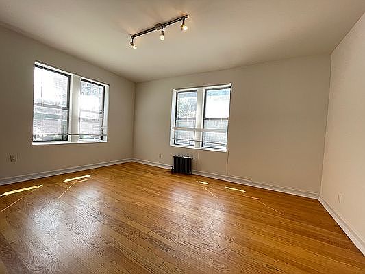 3rd image of 267 Lincoln Pl APT 1A